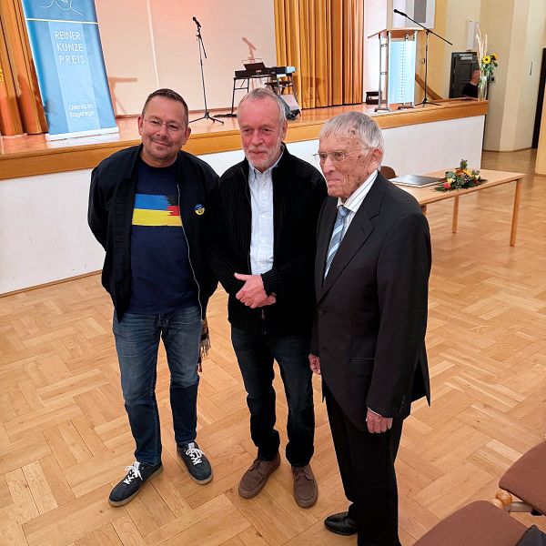 Marko Martin (l.) mit Reiner Kunze (r.) und Utz Rachowski bei der Preisverleihung am 26.9.2025